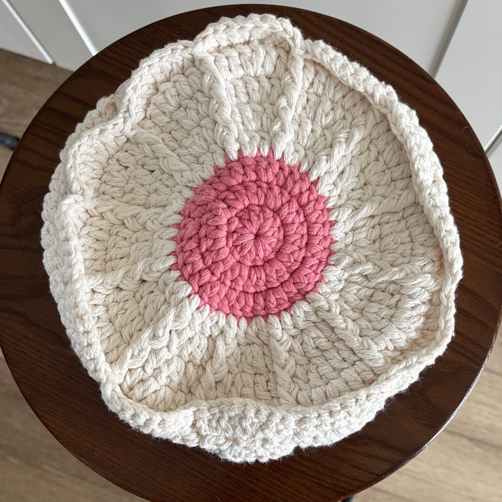 Handcrocheted Round Floral Pink-Center bag